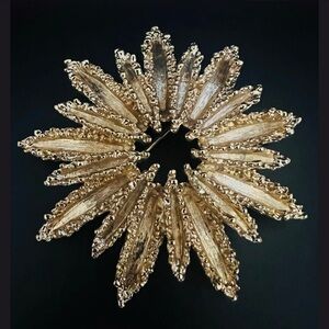 Vintage Avon 1972  “Starflower” 🌟 Brooch NIB Collectors Must Have